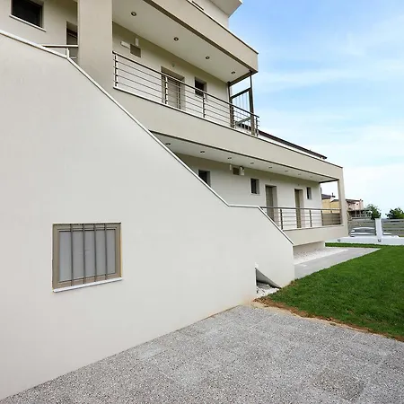 Kallini Aparthotel 3*